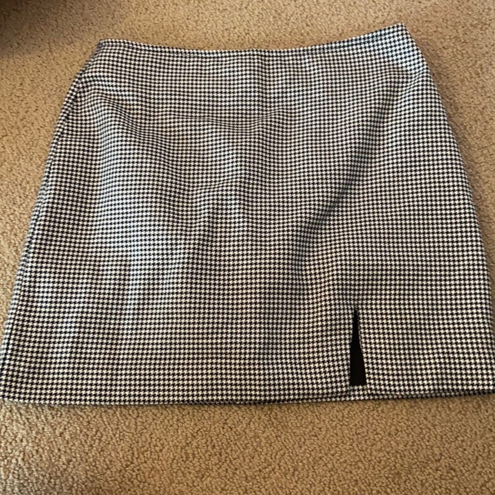 SUPER CUTE PENCIL SKIRT!